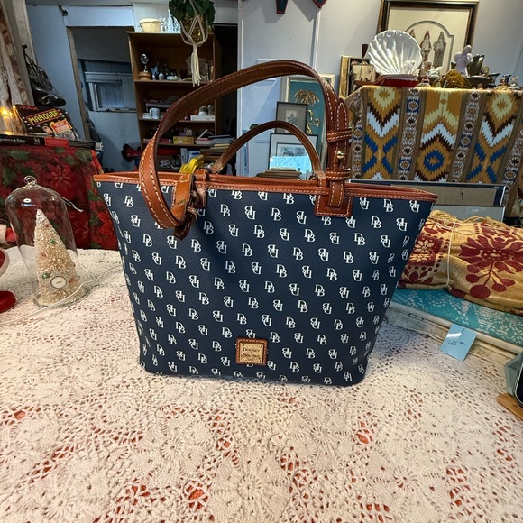 Dooney & Bourke Handbags - Dooney & Bourke Greta Small Leisure Shoppers Tote NWT